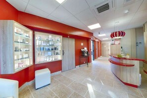 Body treatments, body wraps, body scrubs, facials - Auberge du Lac, Sure Hotel Collection by Best Western (Mesnil-Saint-Pere)