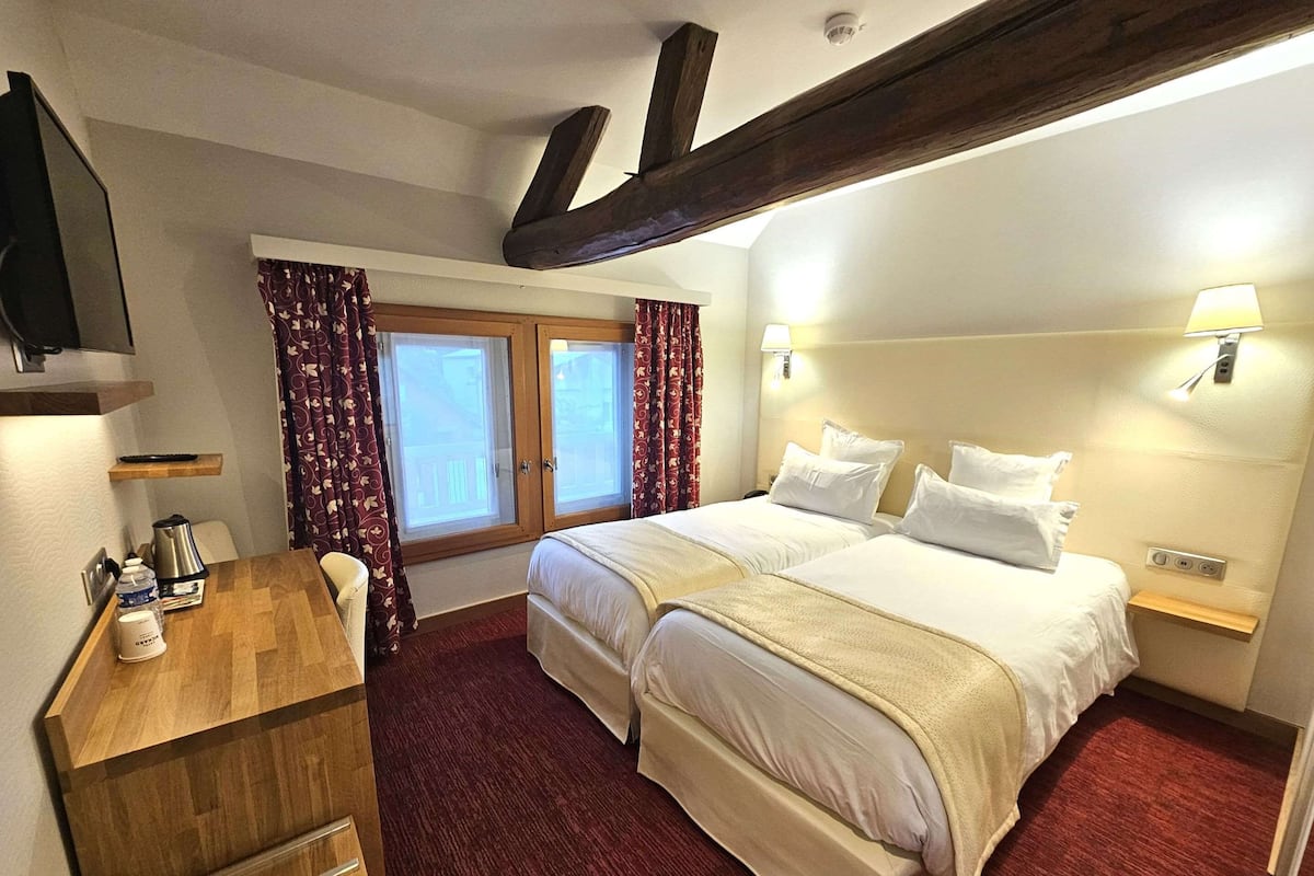 Individually decorated, WiFi, bed sheets