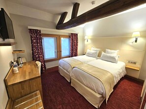 Comfort Room, 2 Twin Beds, Non Smoking | Individually decorated, WiFi, bed sheets - Auberge du Lac, Sure Hotel Collection by Best Western (Mesnil-Saint-Pere)