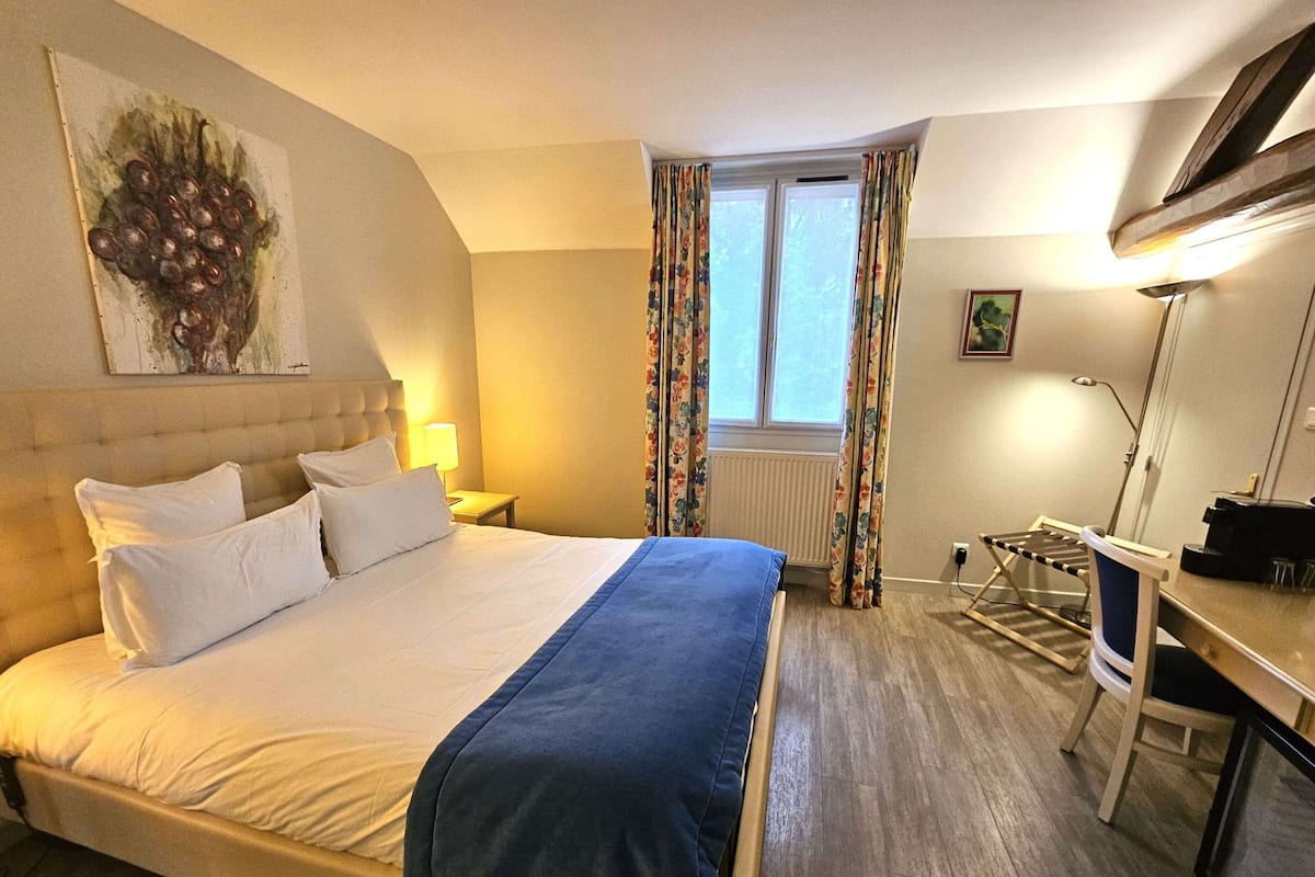Individually decorated, WiFi, bed sheets