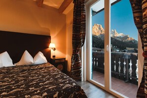 Minibar, in-room safe, desk, cribs/infant beds