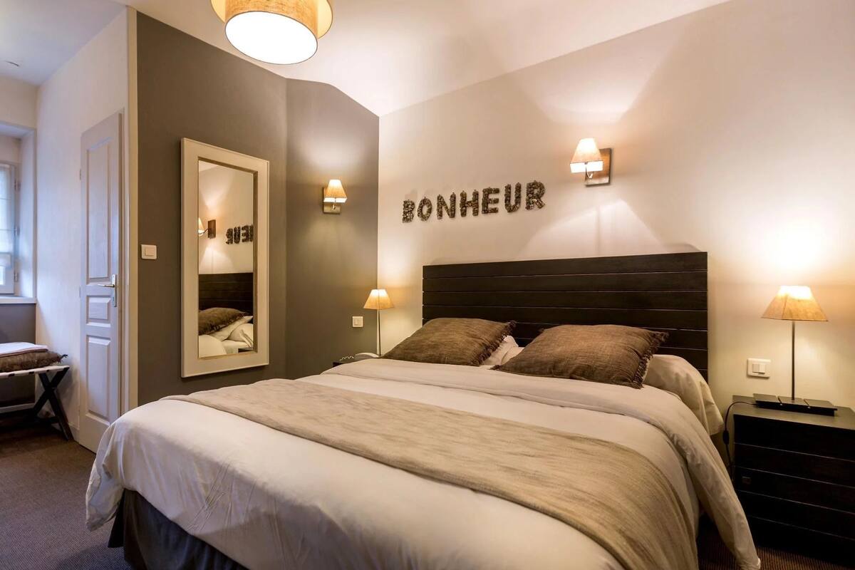 Comfort Double Room | Iron/ironing board (on request), WiFi (free), individually decorated
