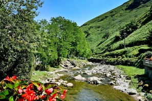 Exterior - Les Sources de la Nive (Esterencuby)