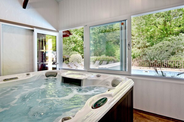 Bañera de hidromasaje interior