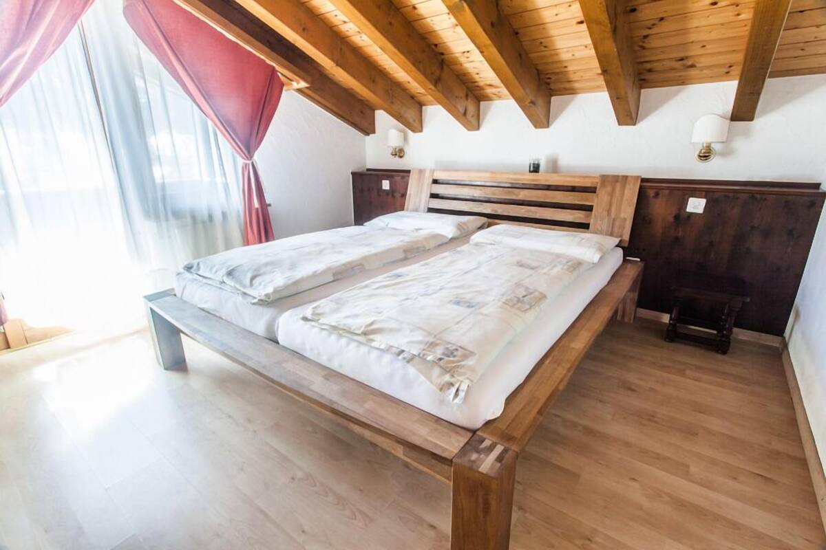 Apartamento standard, vista para a montanha | Cofres nos quartos