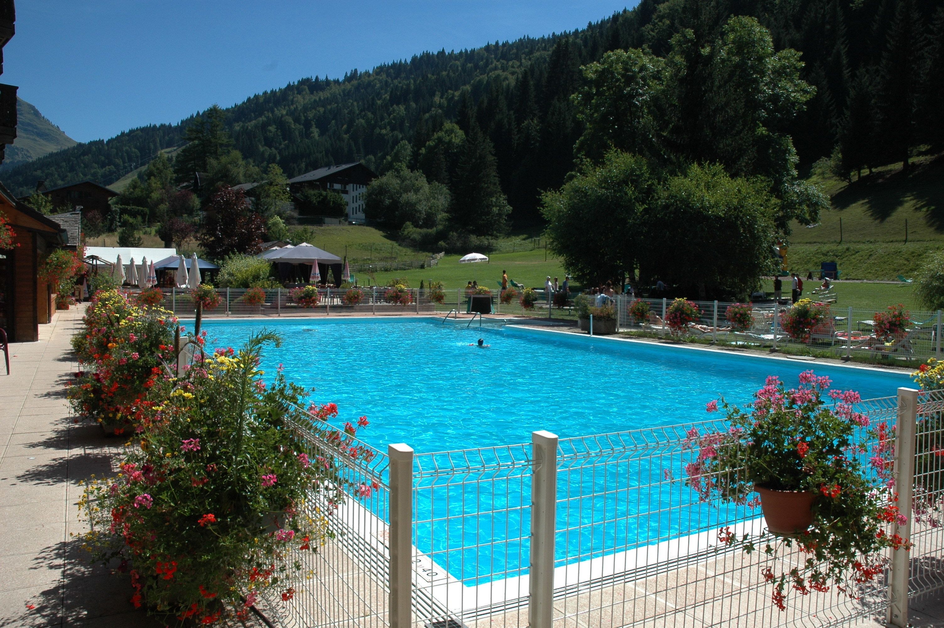 2 piscines couvertes, piscine extérieure (ouverte en saison)