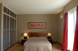Minibar, in-room safe, desk, free WiFi