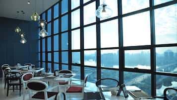 Lunch and dinner served, Italian cuisine