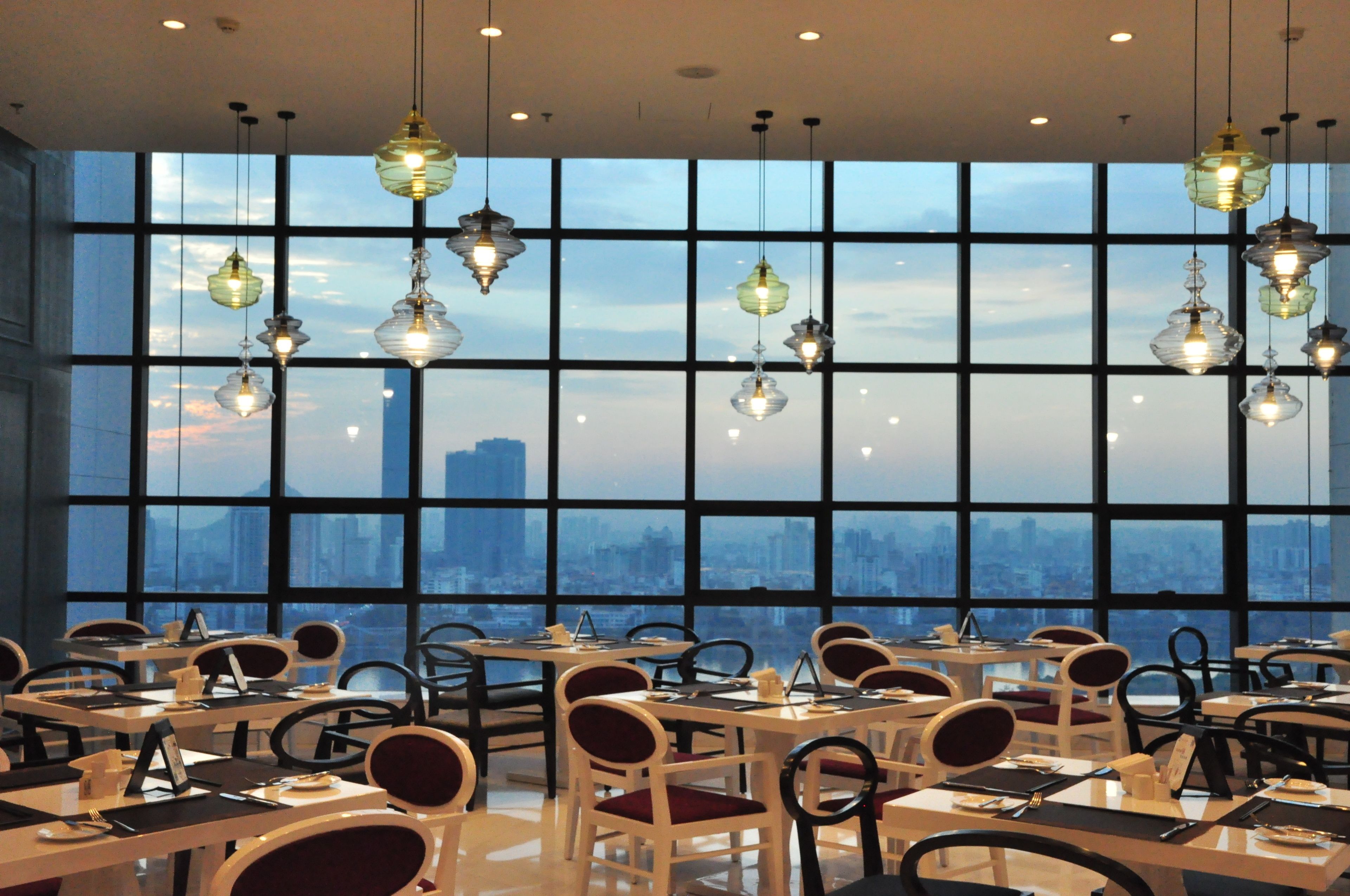 lunch and dinner served, italian cuisine