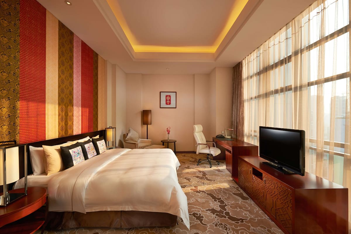 Hochwertige Bettwaren, Daunenbettdecken, Pillowtop-Betten, Minibar