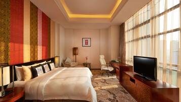 1 bedroom, premium bedding, down comforters, pillowtop beds