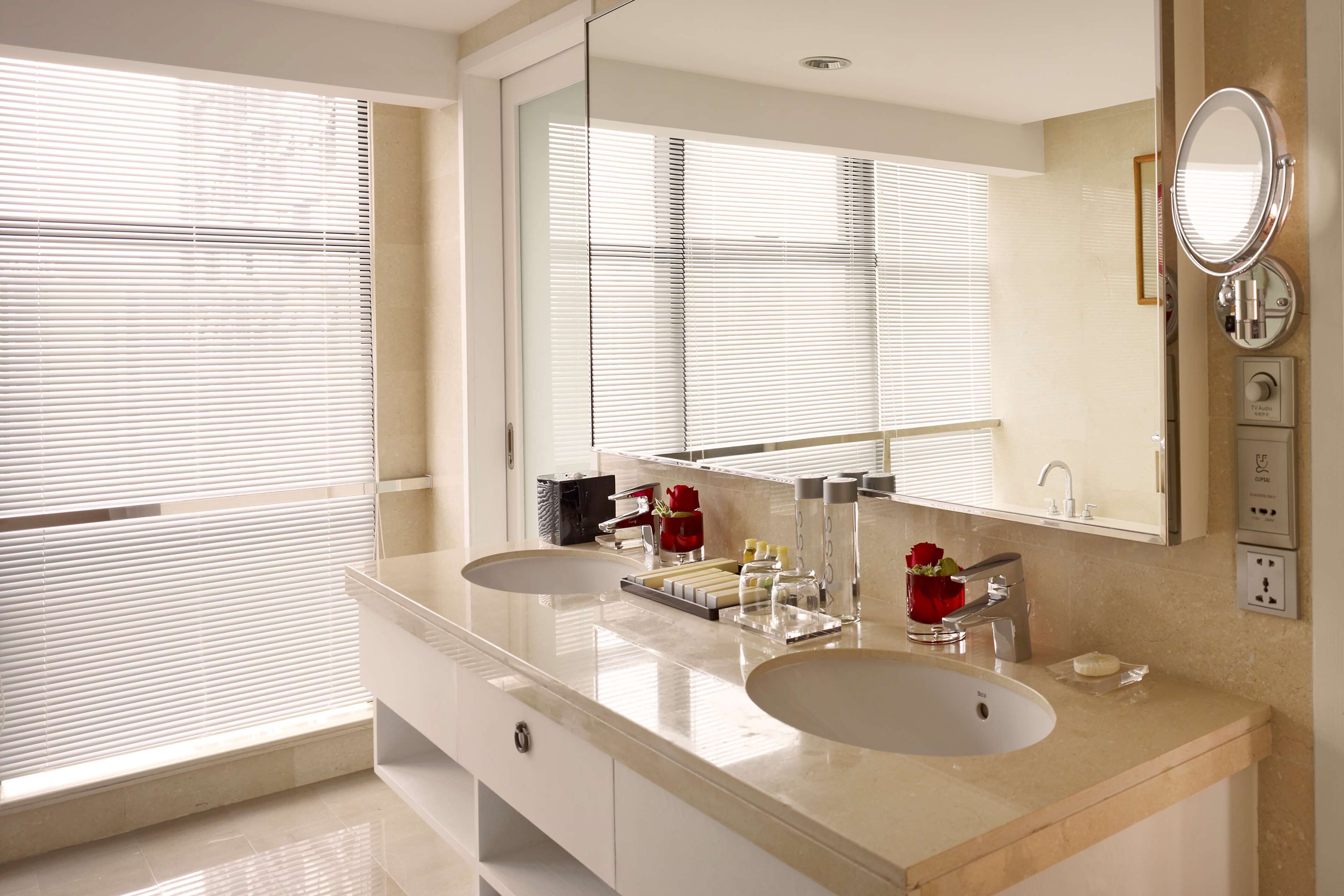 separate bathtub and shower, deep-soaking bathtub, rainfall showerhead