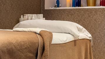 Sauna, hot tub, steam room, body treatments, aromatherapy