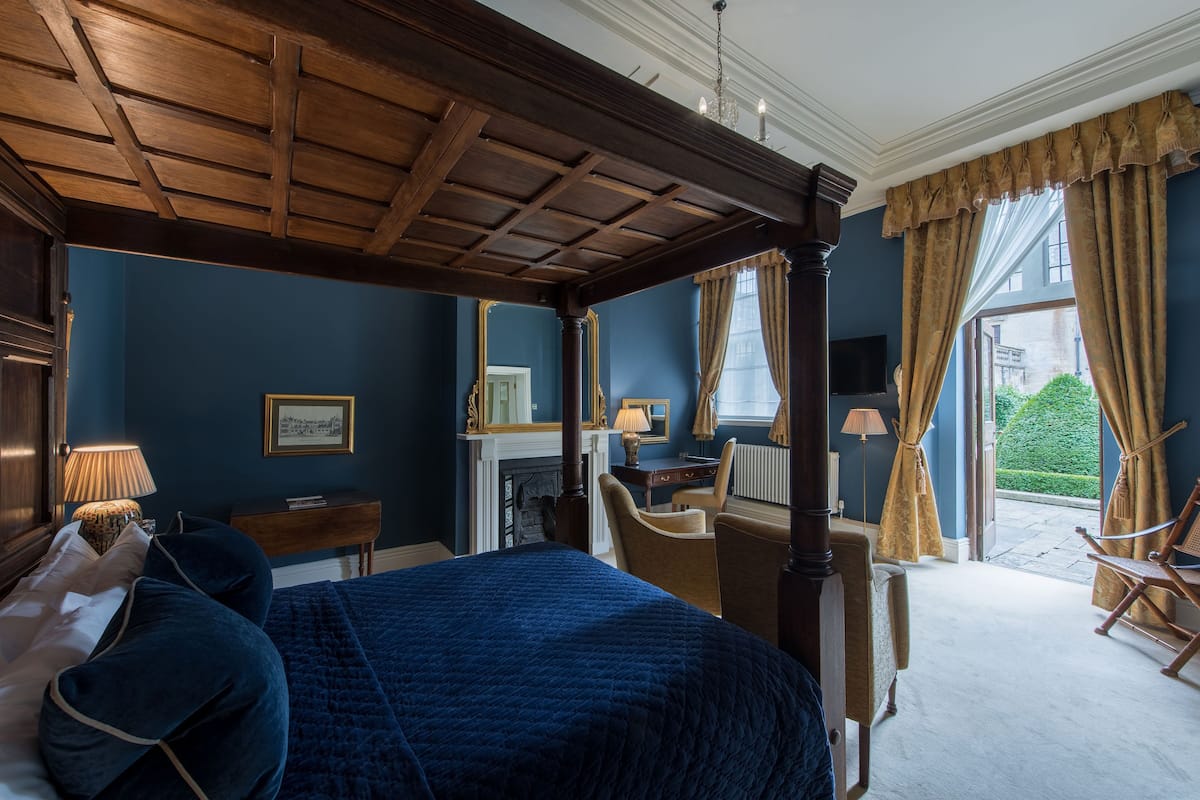 executive double room | 1 bedroom, egyptian cotton sheets, premium bedding, in-room safe