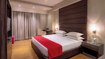 Deluxe room | Premium bedding, minibar, in-room safe, desk