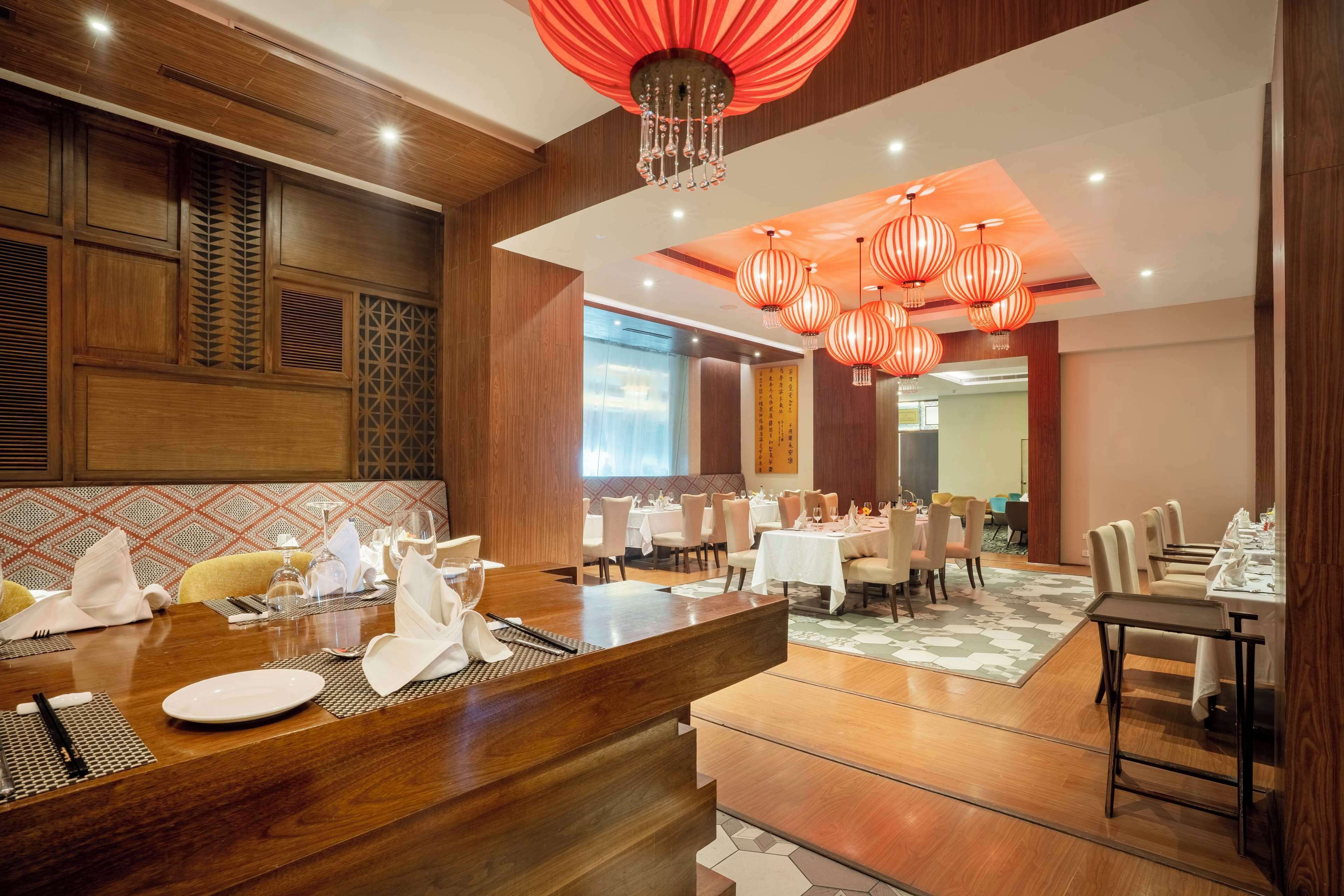 3 restaurants; breakfast, lunch, dinner and brunch served 