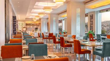 3 restaurants, breakfast, lunch, dinner served; Pan-Asian cuisine