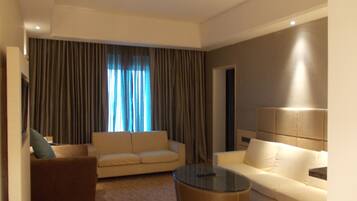 Premium bedding, minibar, in-room safe, desk