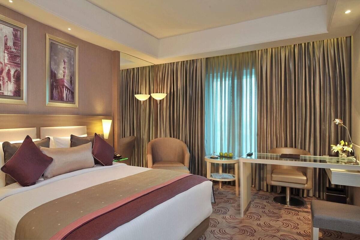 Premium bedding, minibar, in-room safe, desk