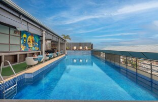 Outdoor pool, sun loungers