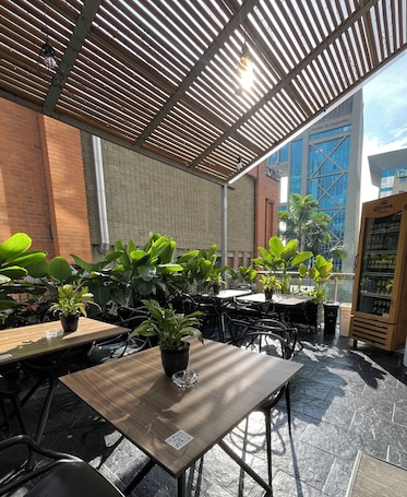 Deque. Hotel BH El Poblado