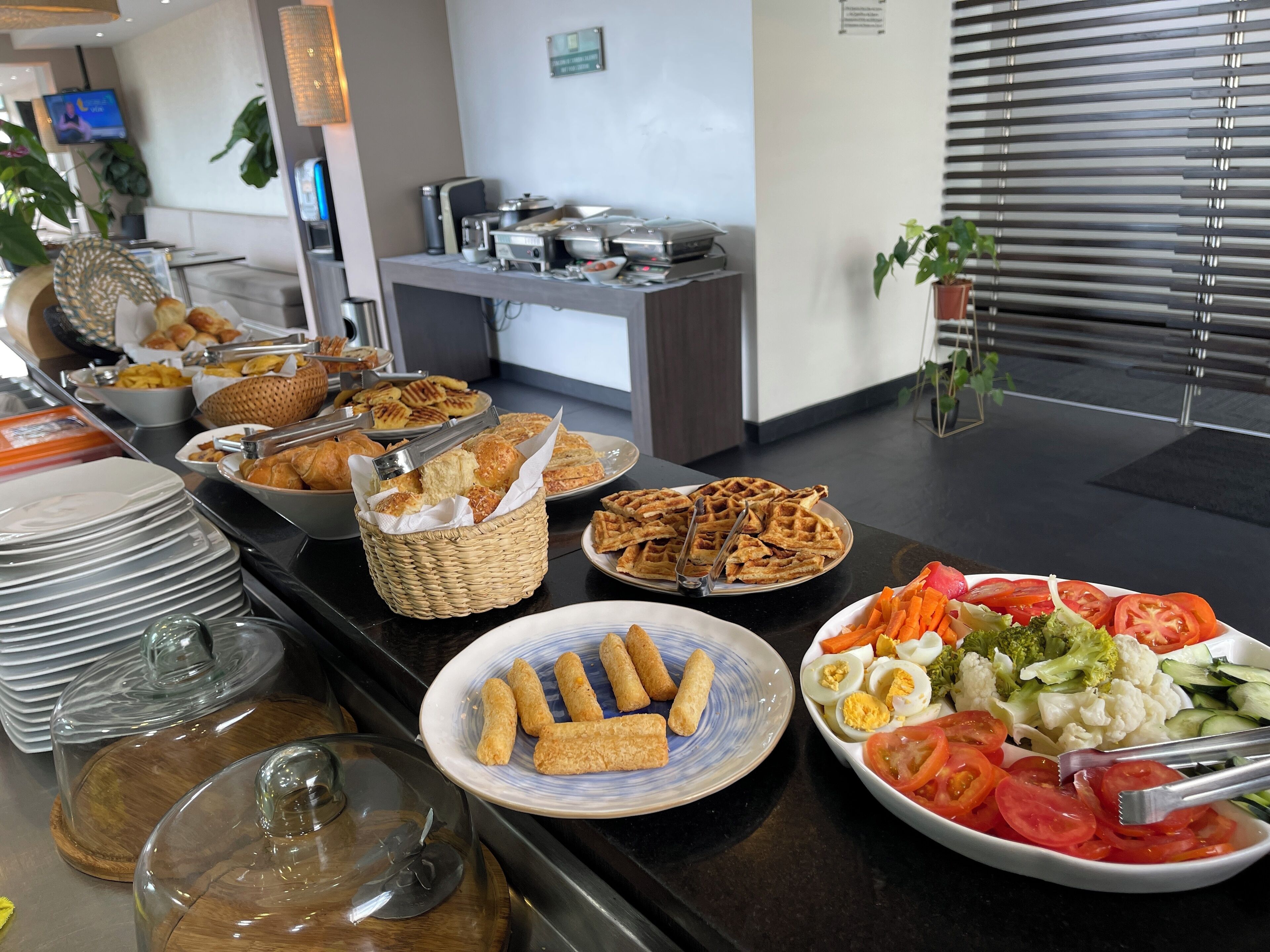 daily continental breakfast (cop 40000 per person)