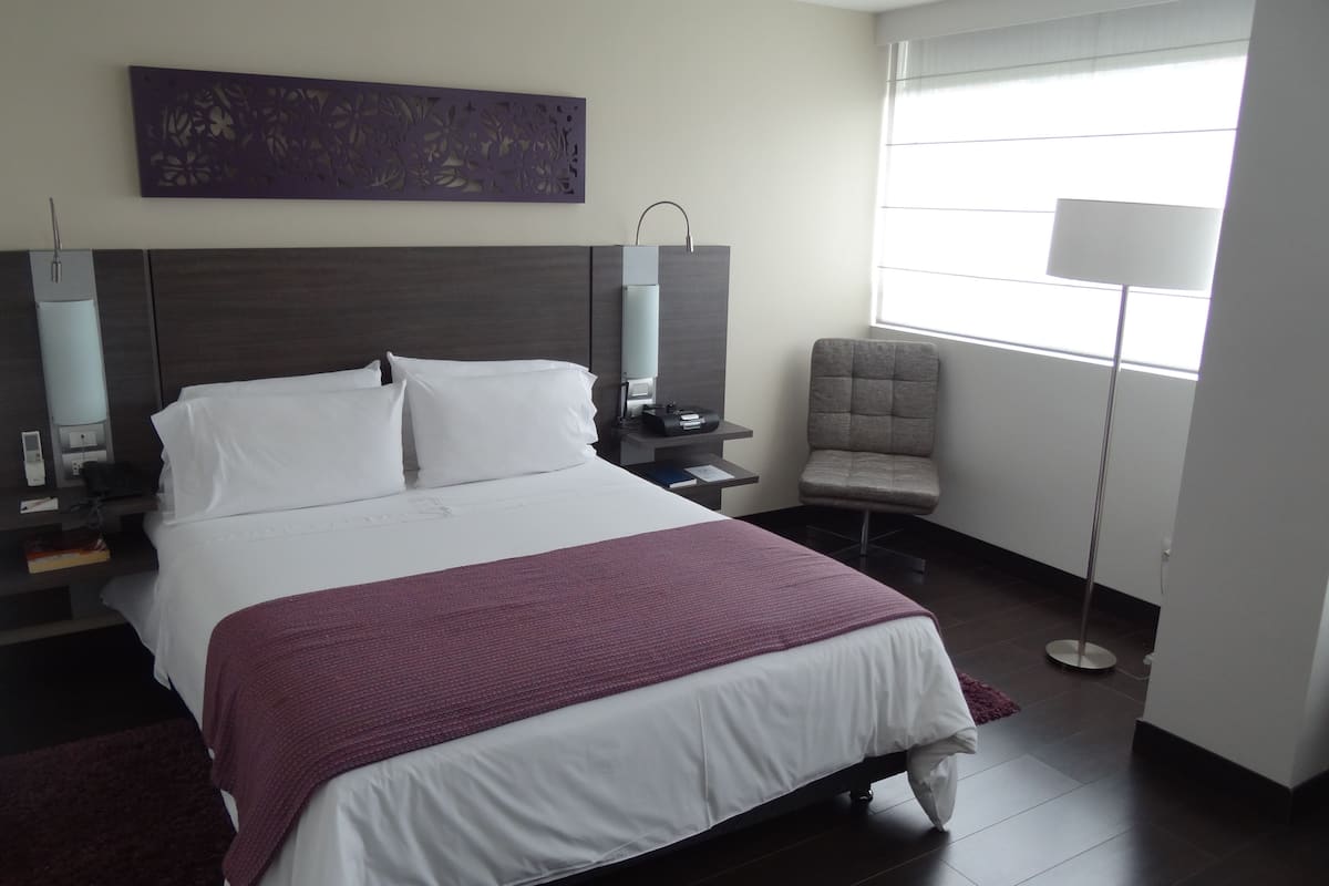 1 sovrum, sÀngtillbehör av högsta kvalitet och minibar