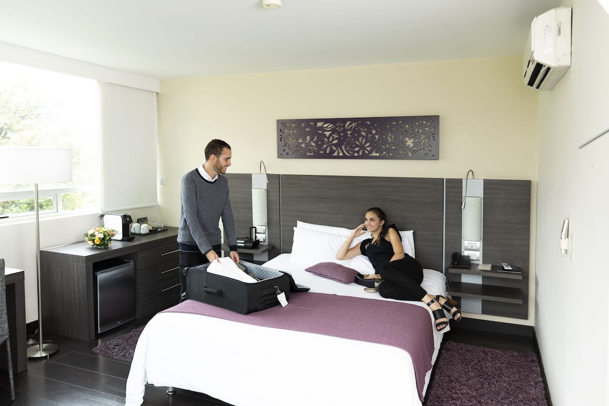 Standardrum - 1 queensize-sÀng | 1 sovrum, sÀngtillbehör av högsta kvalitet och minibar