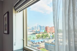 Standard King Non-Smoking | City view