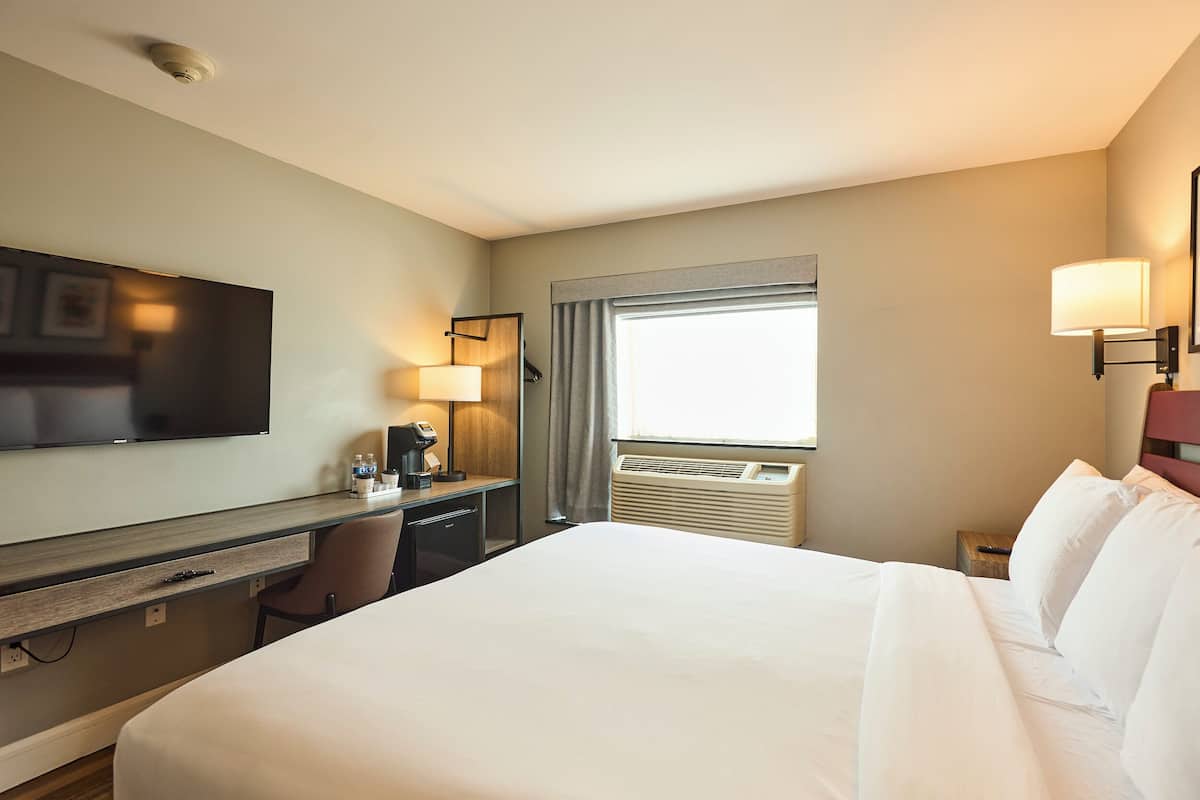 1 bedroom, individually decorated, individually furnished, desk