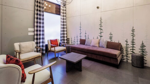 Lobby - The Lodge Red Hook (Brooklyn)