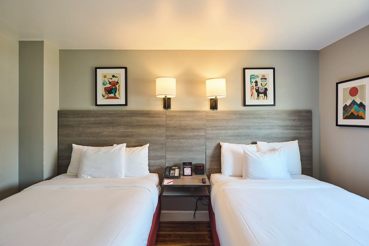 1 bedroom, individually decorated, individually furnished, desk