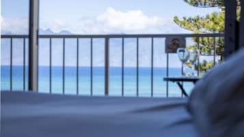 Estúdio superior, banheiro privativo, vista para o oceano | Vista do quarto