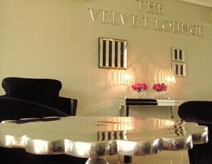 Lounge - The Aknac Hotel (Accra)