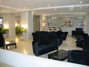 Lobby - The Aknac Hotel (Accra)