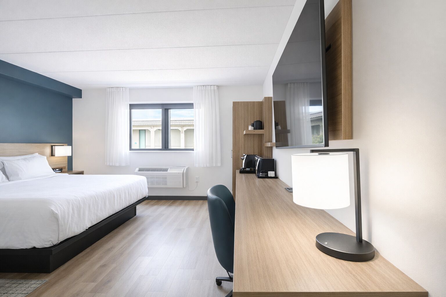 Room, 1 King Bed | In-room safe, desk, laptop workspace, iron/ironing board