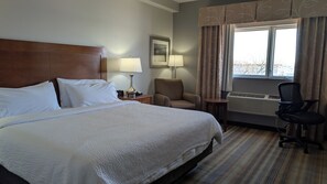 In-room safe, desk, laptop workspace, iron/ironing board - Harbor Pointe Inn PHL Airport (Essington)