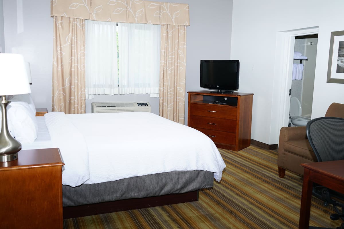 standard room, 1 king bed | in-room safe, desk, laptop workspace, iron/ironing board