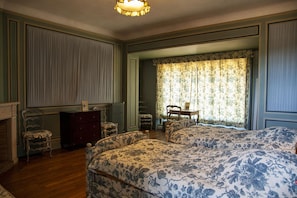 Chambre avec lits jumeaux, 2 lits jumeaux, salle de bain privée | Décor unique, ameublement unique, accÚs au Wi-Fi (inclus)