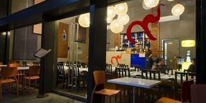 4 restaurantes, café da manhã, culinária tailandesa