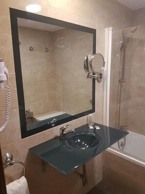 Bathtub, hair dryer, towels