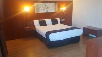 Minibar, escritorio, cunas gratuitas y wifi gratis