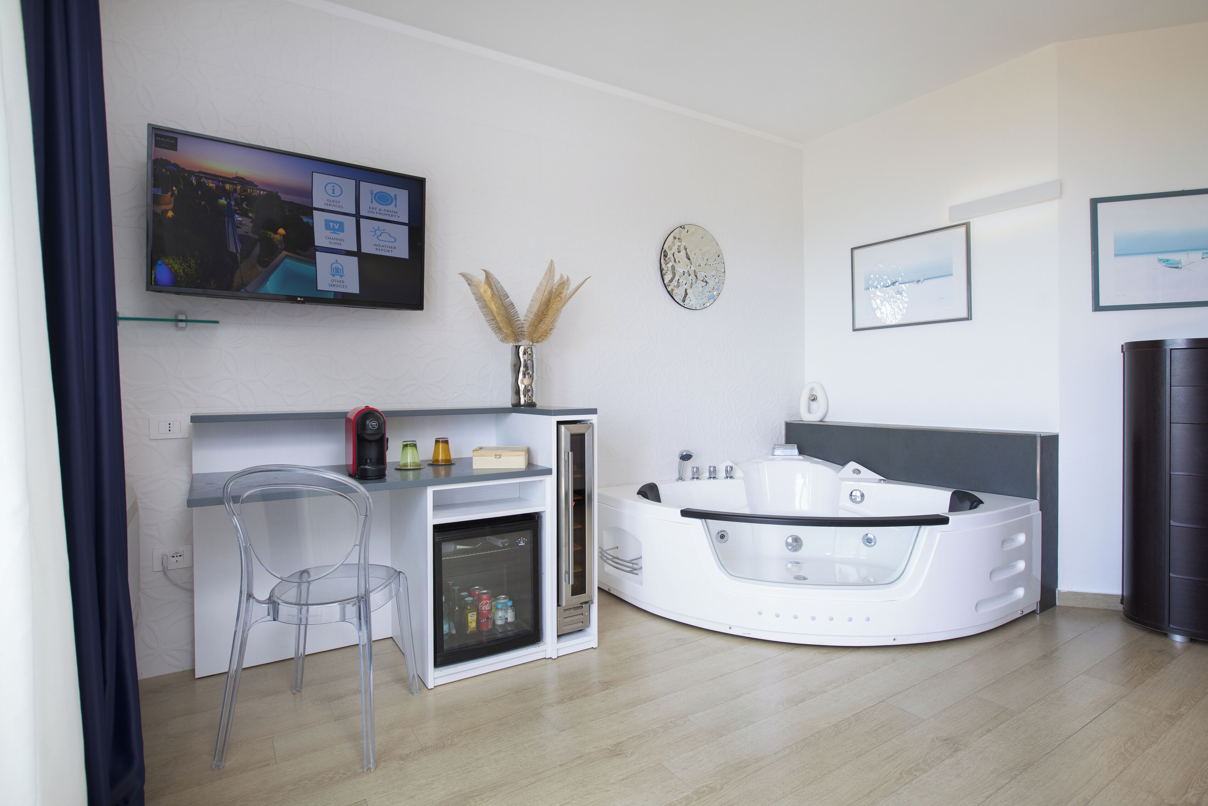 deluxe double room, sea view | 1 bedroom, premium bedding, down duvets, minibar