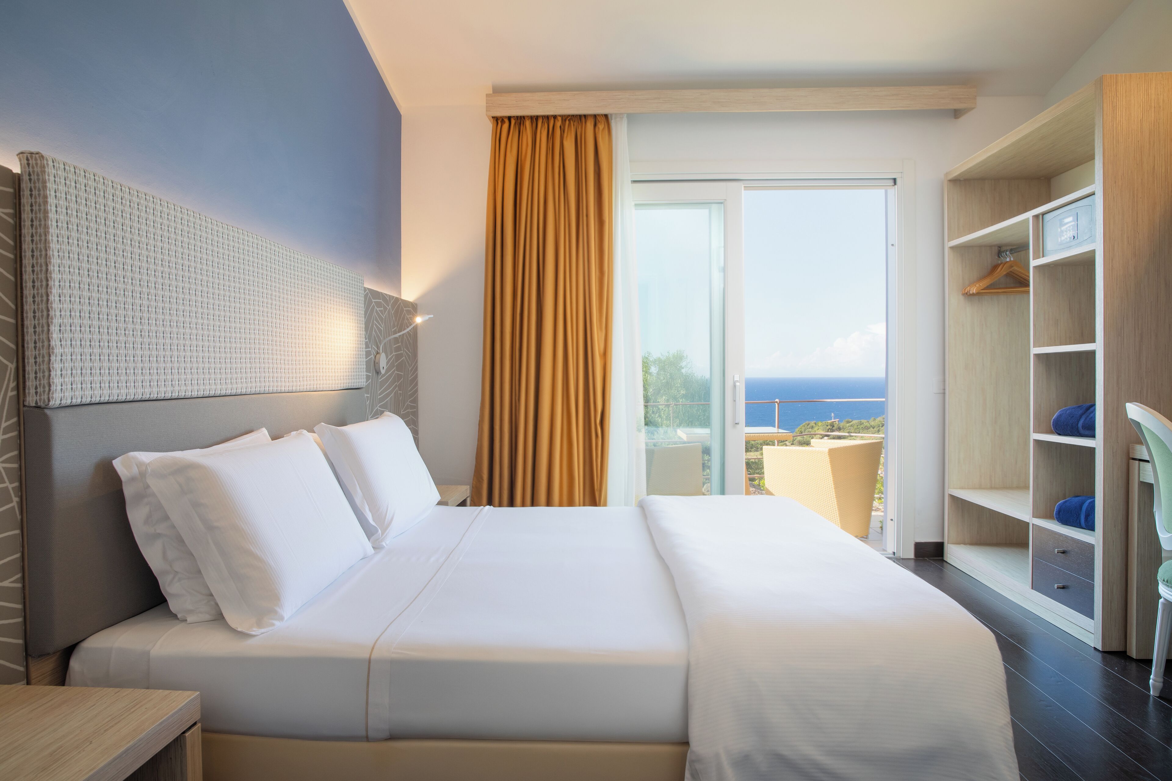 Chambre Classique Double ou avec lits jumeaux | Literie de qualité supérieure, couette en duvet d'oie, minibar