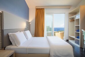 Ropa de cama de alta calidad, cubrecamas y minibar 