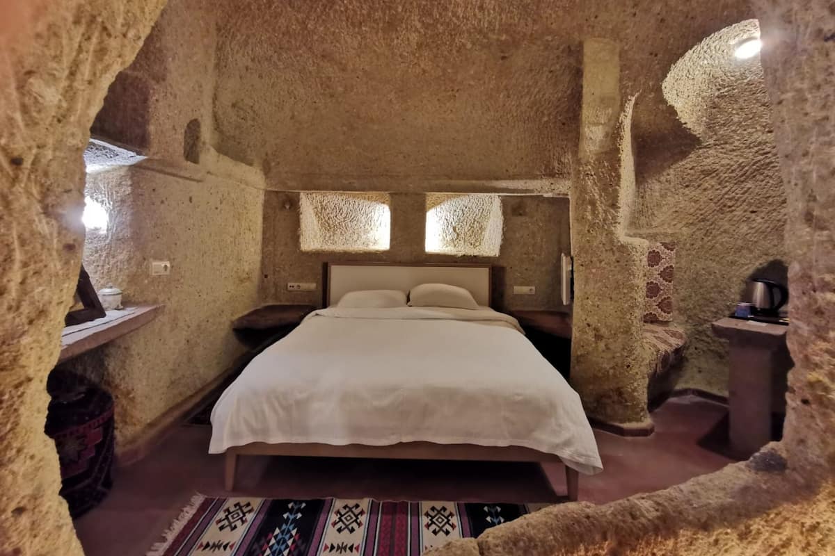 2 kamar tidur, minibar, dan didekorasi berbeda-beda