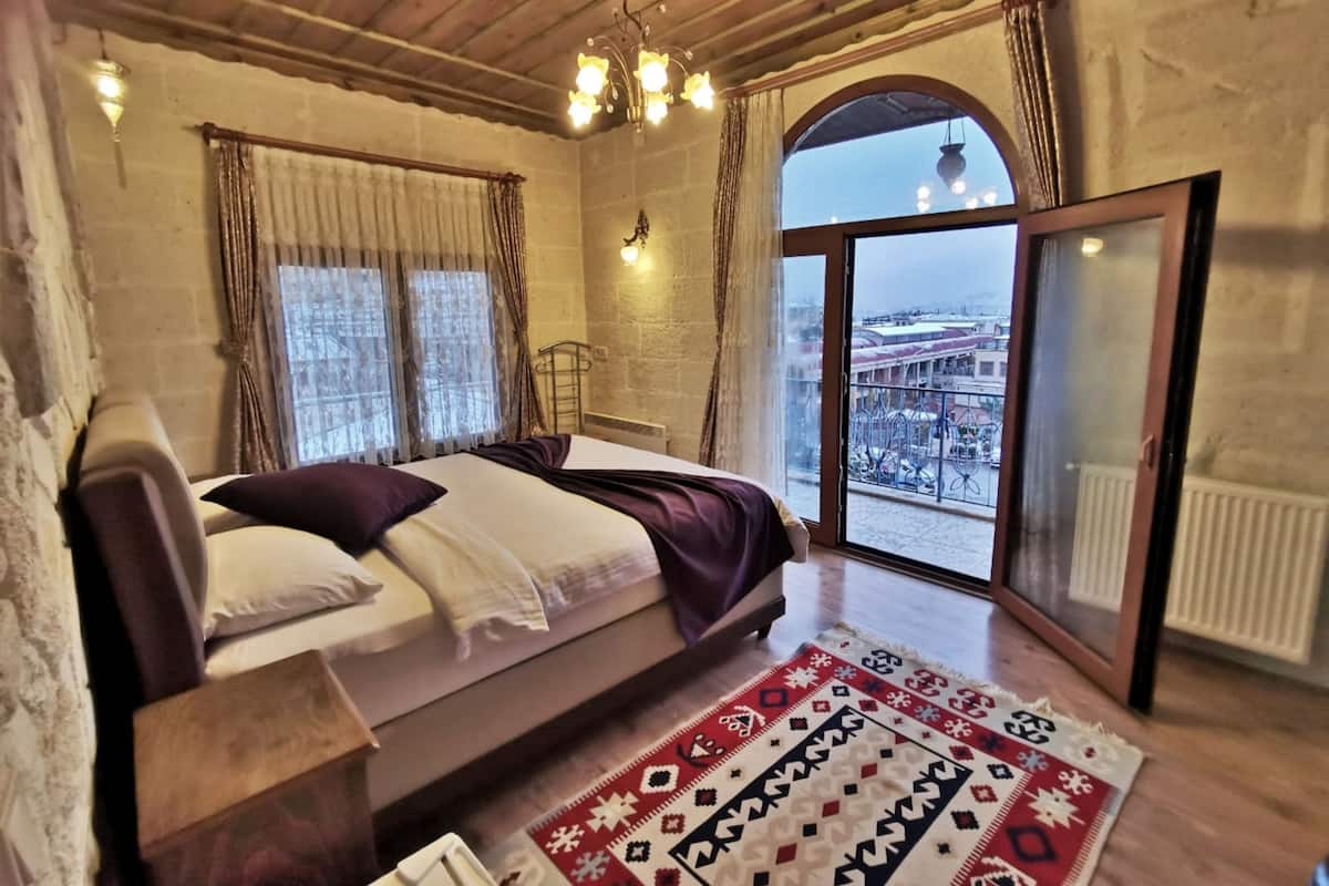 suite, balcony | 2 bedrooms, minibar, individually decorated, individually furnished
