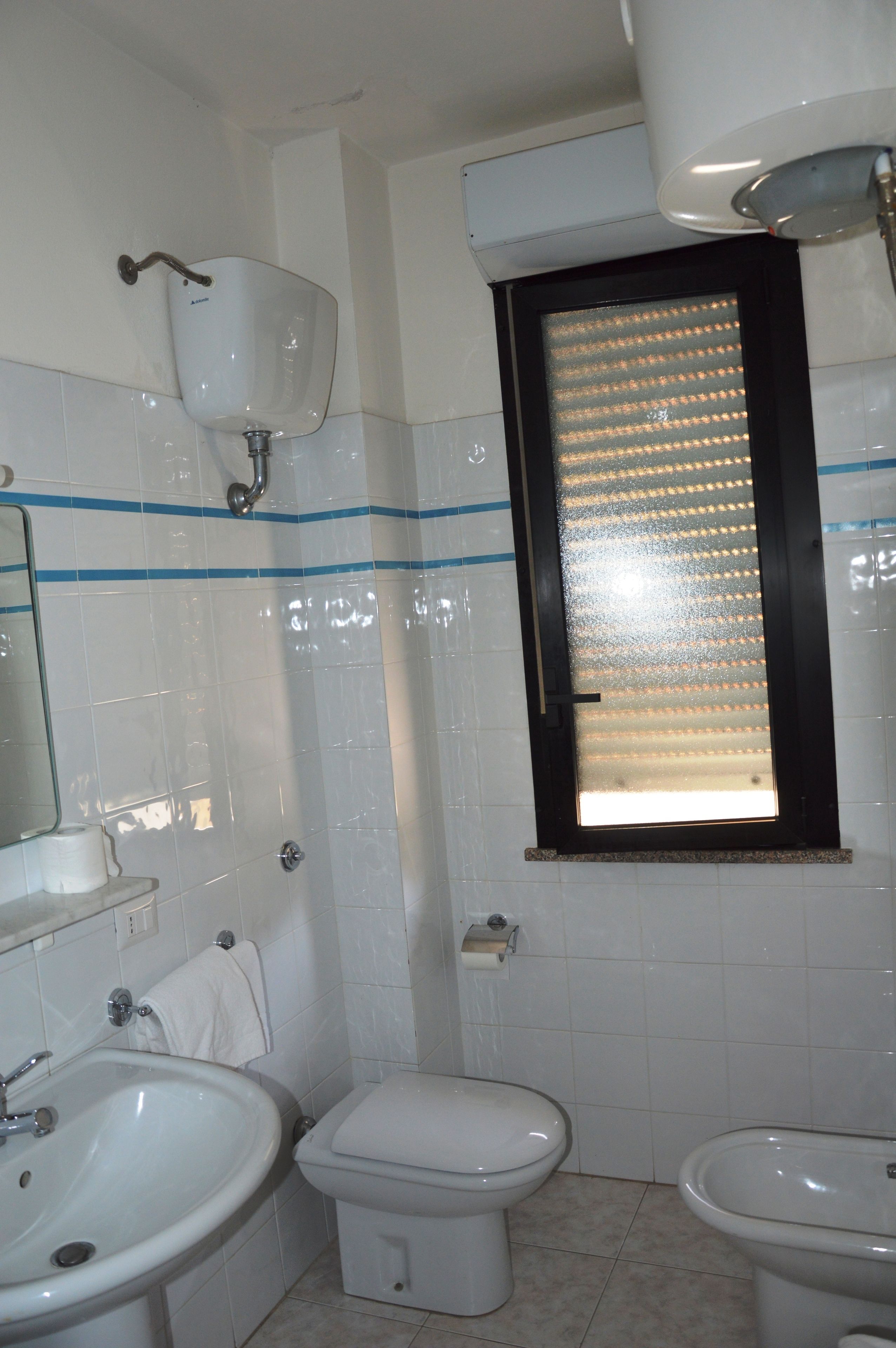 apartment, 1 bedroom | bathroom | shower, free toiletries, hair dryer, towels