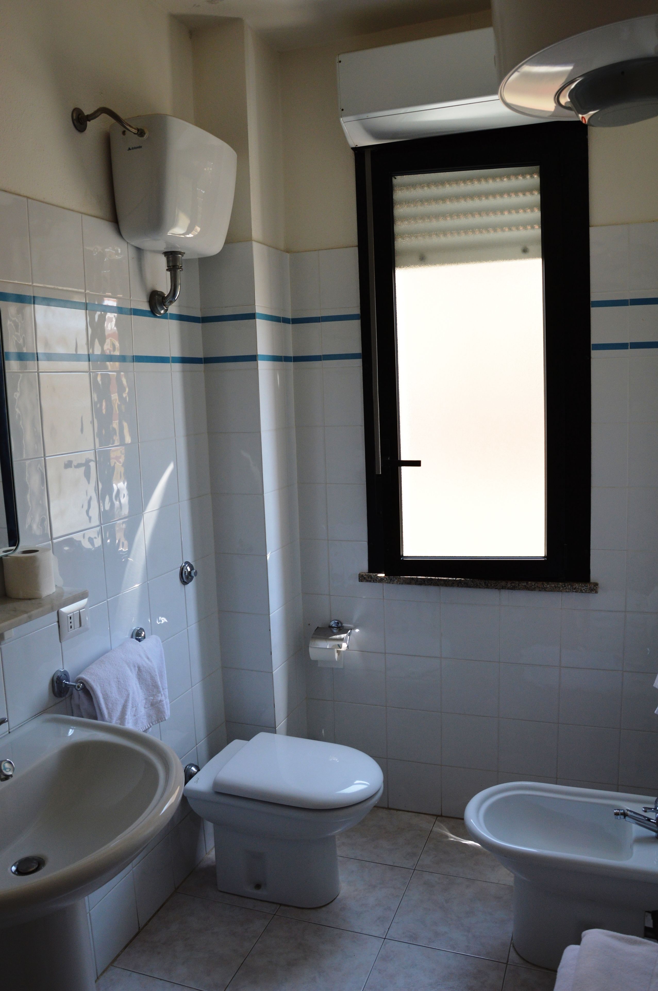 quadruple room | bathroom | shower, free toiletries, hair dryer, towels