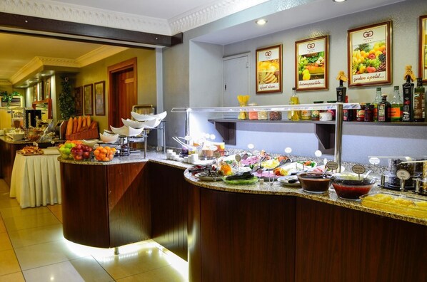 Se sirven desayunos, comidas y cenas